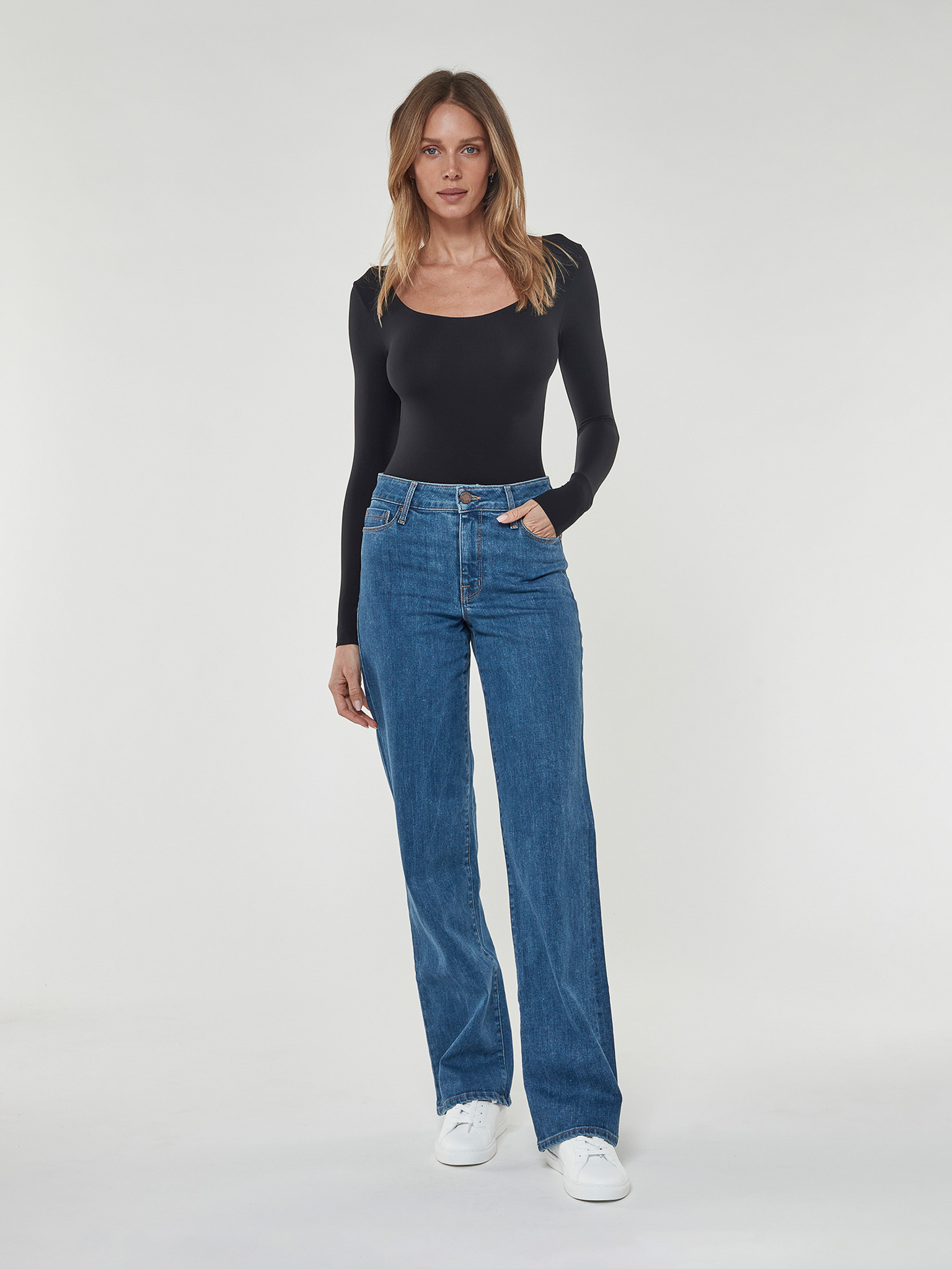 STUDIO ITEM Relaxed Straight in Pacific