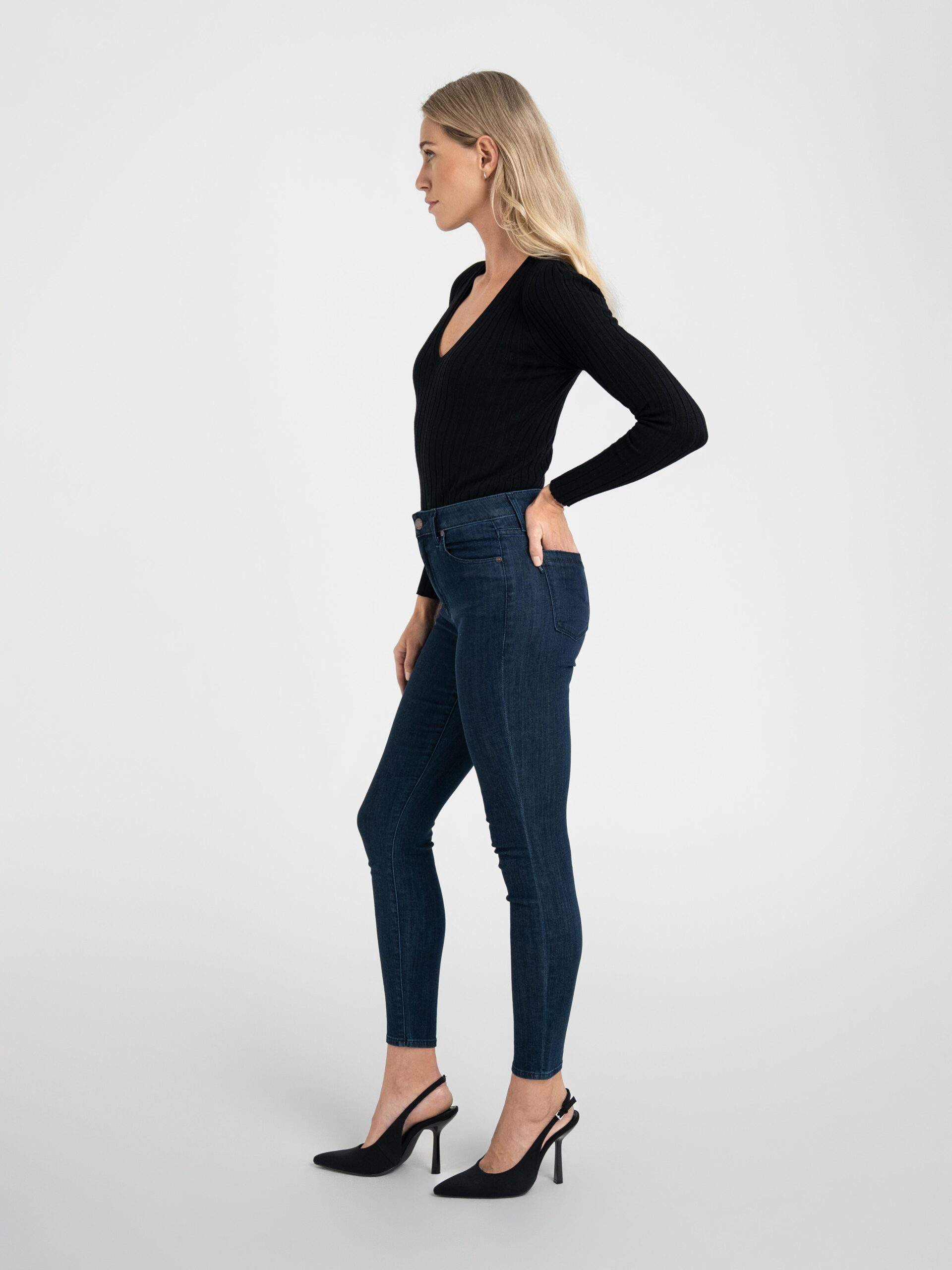 Bombshell Skinny in Davenport