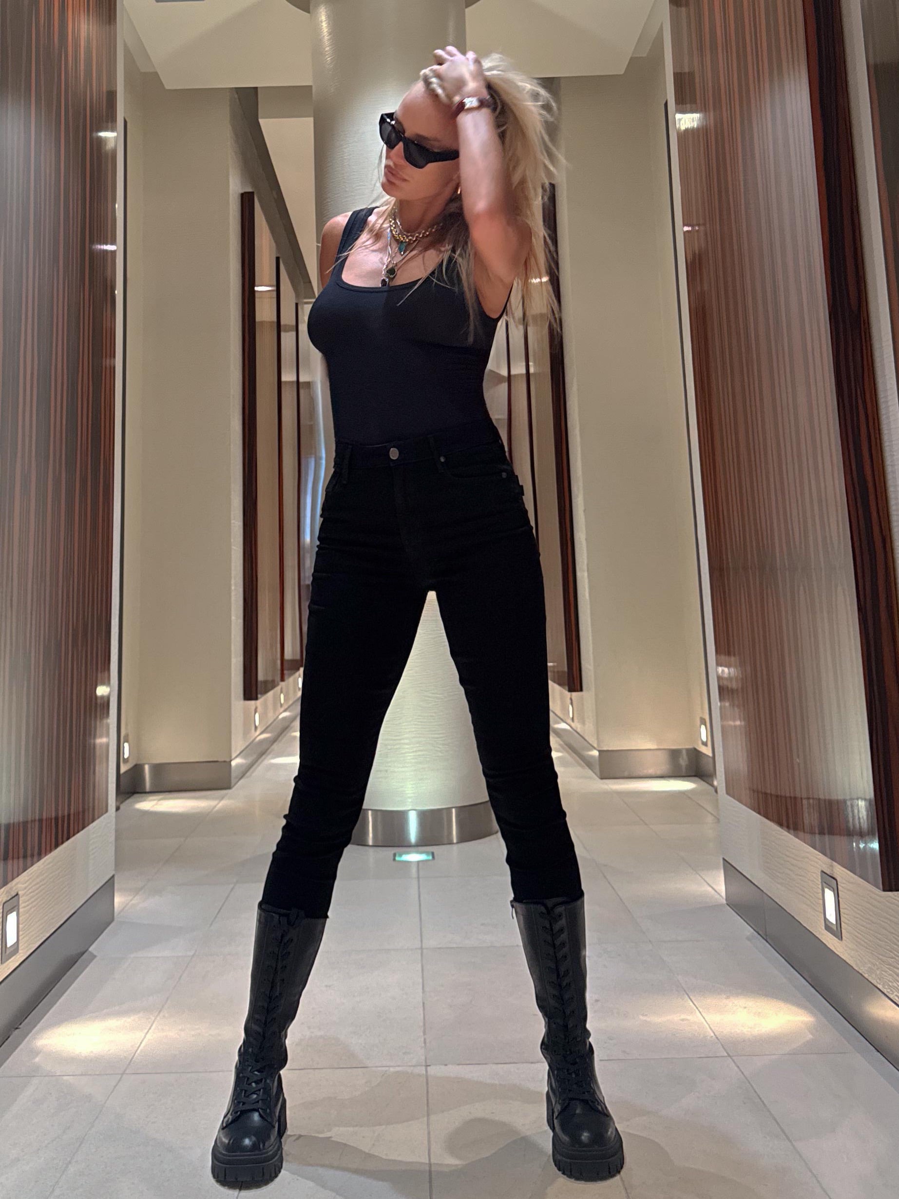 Bombshell Skinny in Noir