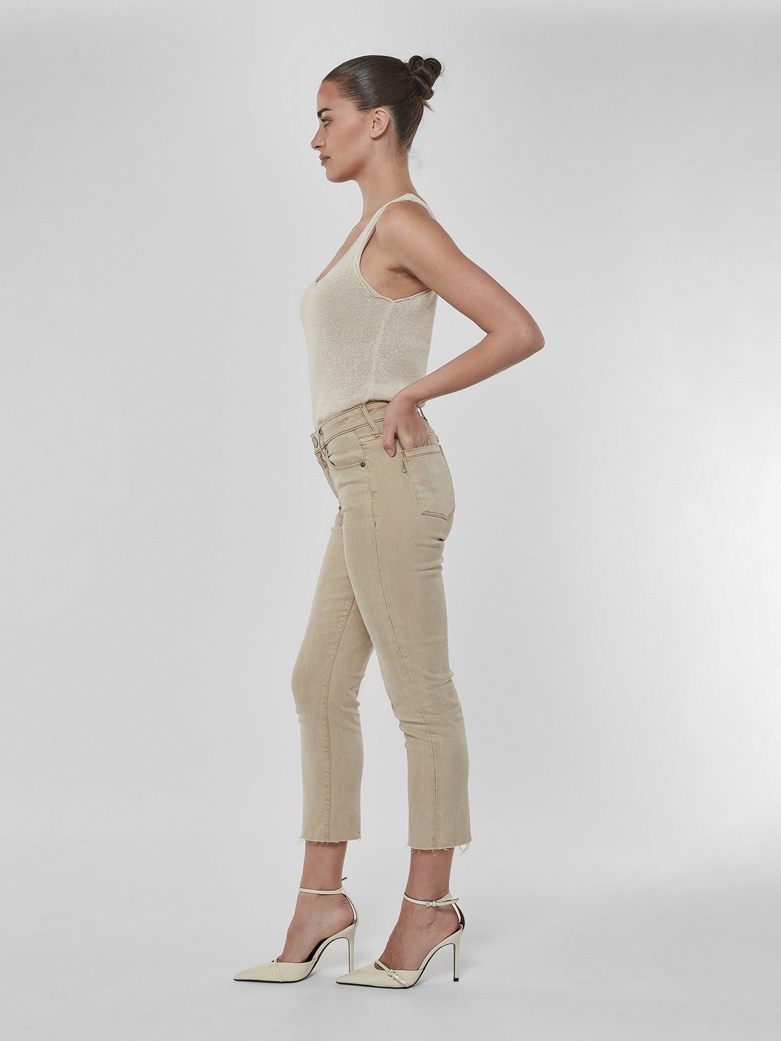 Byron Crop Straight w/Raw Hem Stone